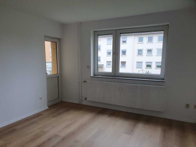 Attraktive und vollständig renovierte 3-Zimmer-Wohnung mit Loggia in Northeim