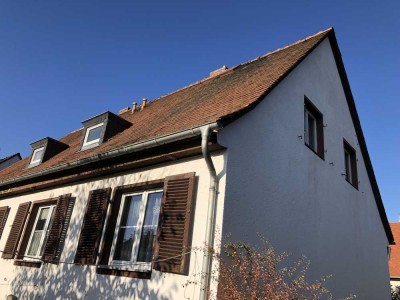 APOLDA Teilsaniertes Einfamilienhaus (Doppelhaushälfte) in beliebter Wohnsiedlung mit Garten+ Garage