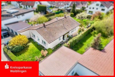 Zweifamilienhaus mit großem Grundstück in bevorzugter Lage.