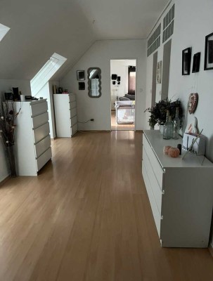 Geräumige 2-Raum-DG-Wohnung in Darmstadt Arheilgen
