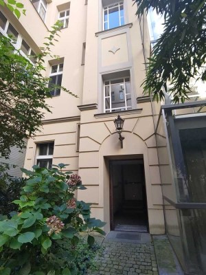 Helle sehr ruhige 2-Zimmer Altbau-Wohnung mit Aufzug in Charlottenburg / Savigny Platz