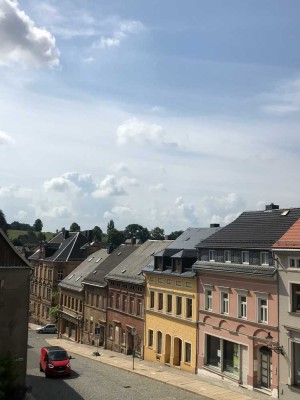 Renovierte 2-Raum-Wohnung mit unverbaubarem Fernblick und kostenfreiem WLAN