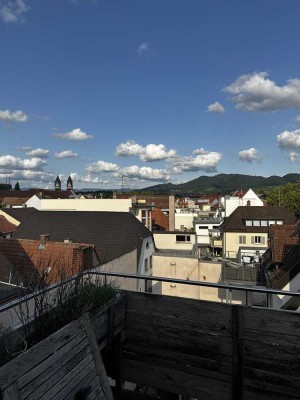 Exklusive 4-Zimmer-Stadtwohnung mit Balkon & Schwarzwaldblick