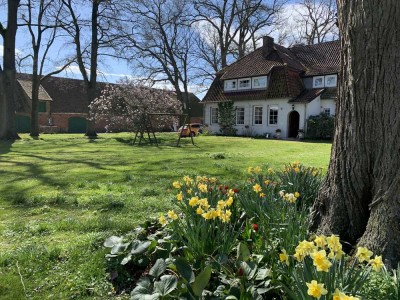 Halbes Herrenhaus auf einem Gutshof mit EBK in Bienenbüttel