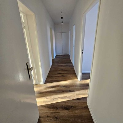 Frisch sanierte 2,5 Zimmer Wohnung