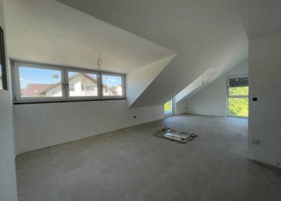 Neubau Erstbezug, offen geschnittene 2-Zi-DG-Wohnung Ispringen