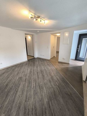 Moderne 2,5-Zimmer-Wohnung mit EBK
