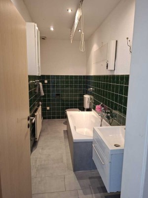 geräumige Altbauwohnung