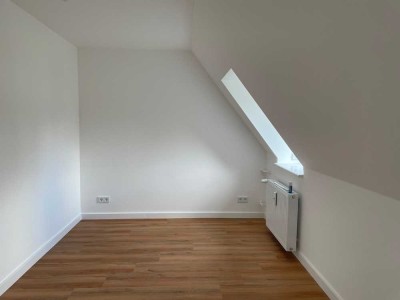 Sanierte Dachgeschosswohnung - Courtagefrei