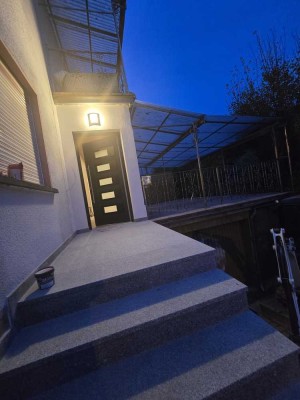 Helle 3,5-Zimmer-Wohnung mit Balkon und Garage in Klingelbach