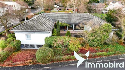 U-Form der Extraklasse | Einzigartiger Bungalow mit Kamin, Innenhof, Wellnessbereich & Doppelgarage