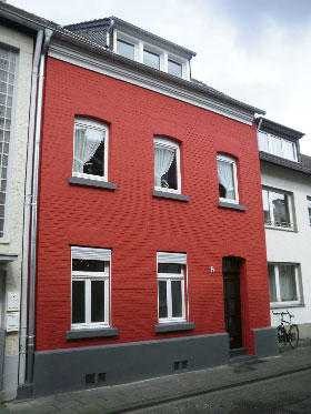 möblierte schöne Dachgeschoss Wohnung am Rhein