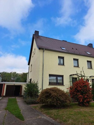 NEUER PREIS! Wohlfühlhaus mit 2 Garagen und schönem Garten