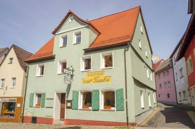 Gasthaus sucht neuen Besitzer - Gastronomie im EG, Wohnraum im OG und DG in Gräfenberg