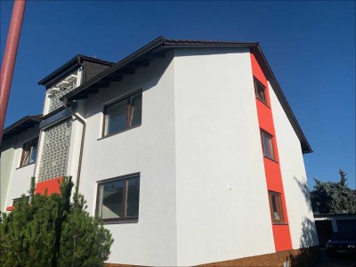 Gemütliche 3-Zimmer-DG-Wohnung mit EBK, Garage & Klimaanlage, in Oftersheim!