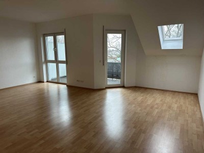 Helle  2-Zimmer-DG-Wohnung  mit Balkon in Altlandsberg