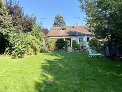 Bungalow mit großem Garten, Ideal zur Selbstverwirklichung in ruhiger Lage