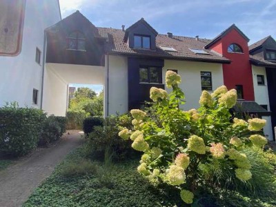 Smarter Wohnen! Lichtdurchflutete 4-Zi.-DG-Whg. in absolut ruhiger Lage! Bezugsfrei!