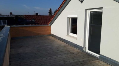 Gepflegte 2-Zimmer-Dachgeschosswohnung mit sehr großer Terrasse und Einbauküche