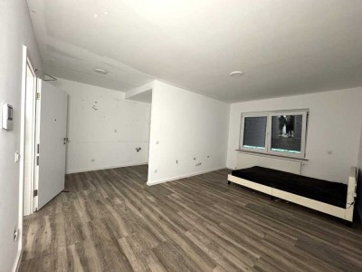 Frisch saniert & bezugsfertig: 1-Zi.-Apartment mit ebener Dusche & Rollläden