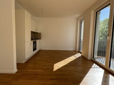 Helle 2-Raum-Wohnung mit Einbauküche, Wannenbad und Balkon