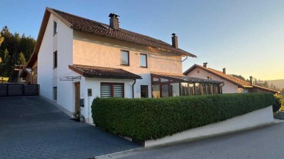 Ankommen & aufladen: Einfamilienhaus mit 2 Wintergärten + Photovoltaik