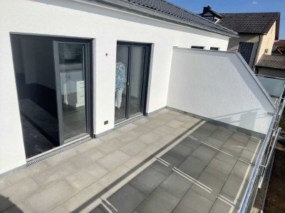 Neuwertig, exklusiv, zentrumsnah: 2,5 Zimmer mit Dachterrasse und hochwertiger EBK