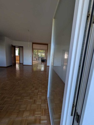 1060 € - 70 m² - 2.5 Zi.
