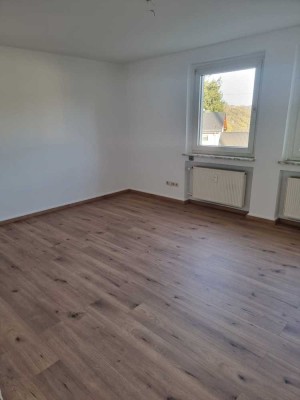 Frisch renovierte 2,5-Zimmer Wohnung inkl. EBK und Balkon