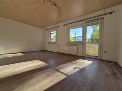 Freundliche 2-Zimmer-EG-Wohnung barrierefrei und rollstuhlgerecht mit EBK und Balkon in Mülsen