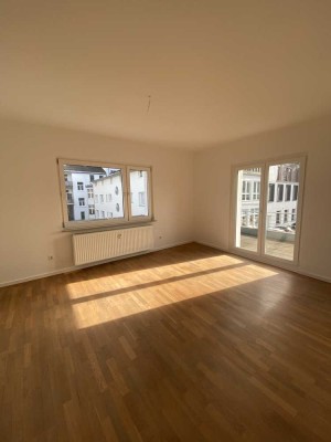 Ruhig gelegene Wohnung mit Hauscharakter und eigener Sonnenterrasse!