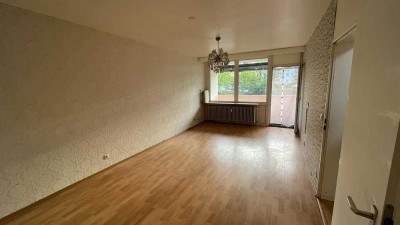 Vollständig renovierte 2-Raum-Wohnung mit Balkon und EBK in Raunheim-65479