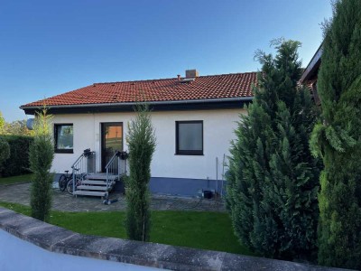 Großzügige 6-Zimmer-Wohnung - nahezu eigenes Haus - mit Garten in Monsheim