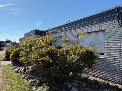 TROISDORF ESCHMAR top Bungalow, Bj. 2004, 5 Zimmer, ca. 160 m² Wfl. 460 m² GrSt., Keller, Garage, PV