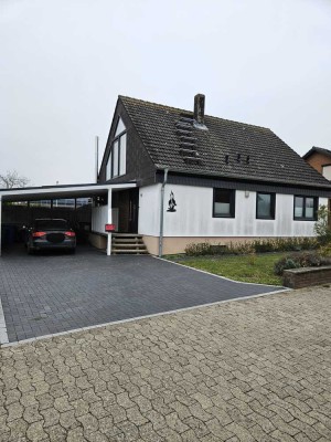 Freistehendes 1- Familienhaus mit Keller, Garage und Carport