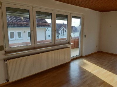 Helle 3-Zimmer-Wohnung mit Balkon und Einbauküche in AA-Fachsenfeld