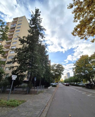 Helle 2 Zi.-ETW mit TL-Bad, Loggia & TG-Stellplatz