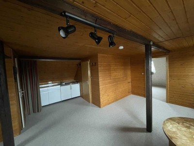 2-Zimmer-Dachgeschosswohnung in WG-Haus