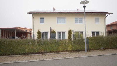 Moderne Doppelhaushälfte mit 2 Terrassen