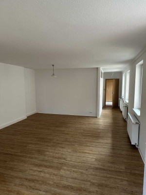 2-Zimmer-Wohnung mit Tageslicht Wannenbad in direkter Innenstadtlage