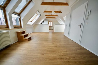 Großzügiges helles Apartment mit EBK, Dachterrasse und Stellplatz