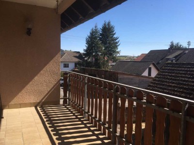 Helle und geräumige 4-Zimmer-Wohnung mit Balkon!