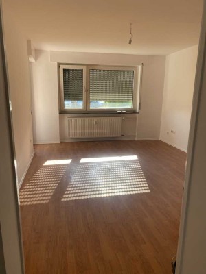 Vollständig renovierte 3-Raum-Wohnung in Maintal