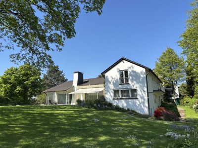 Freistehendes Einfamilienhaus mit traumhaftem Grundstück