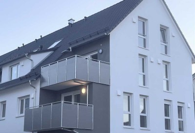 Neuwertige Wohnung mit viereinhalb Zimmern sowie Balkon und EBK in Bondorf