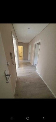 1000 € - 76 m² - 3.0 Zi.