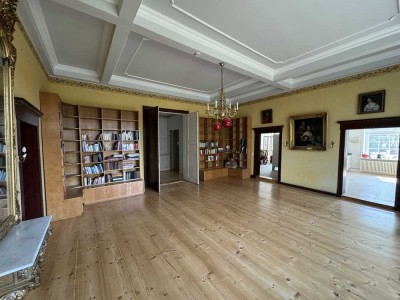 Helle Altbau-Wohnung in historischen Gemäuern