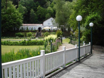 Idyllisch gelegenes Landhaus am See zu verkaufen