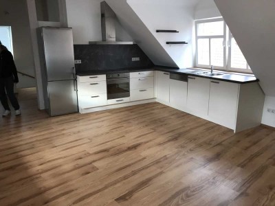 Exklusive, neuwertige 2-Raum-DG-Wohnung in Oberursel (Taunus)