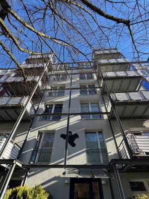 Sanierte 2-Zi.-Wohnung mit Wohnküche und Balkon in Barmbek-Süd